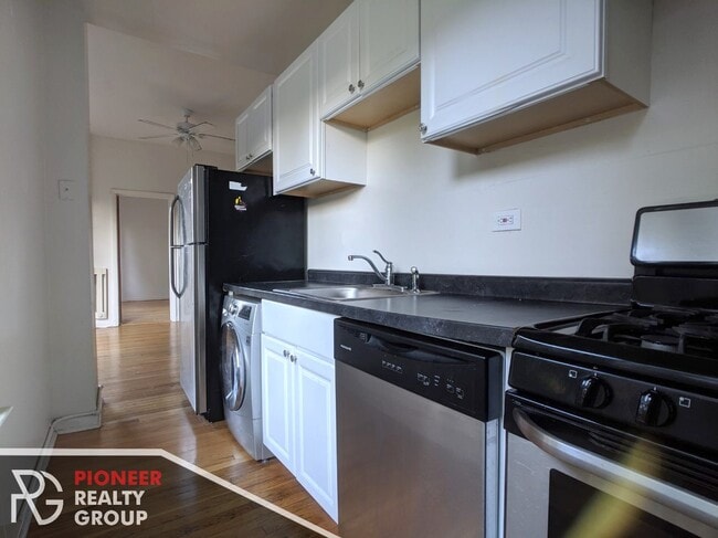 Photo - 917 W Waveland Ave