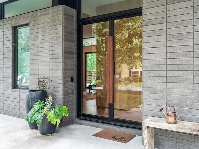 Photo - 1703 Dexter St