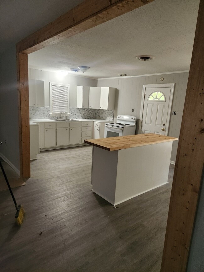 Photo - 203 Southbrook Dr