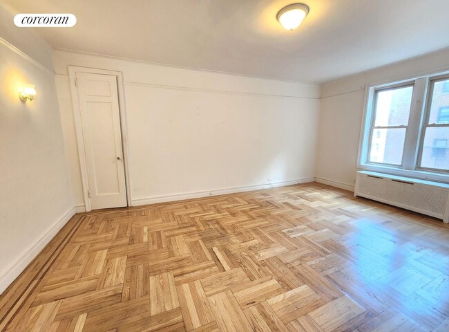 Building Photo - 3900 Greystone Ave Rental