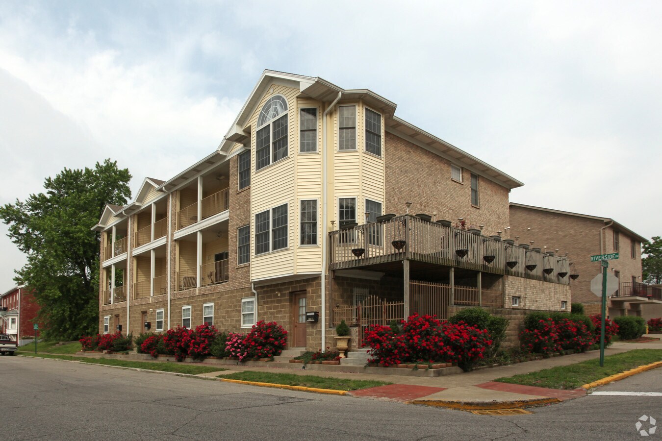 Photo - 217 E Riverside Dr Apartments
