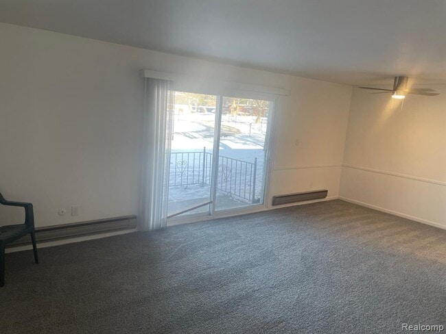 Building Photo - 1824 Colonial Village Way Unit 2