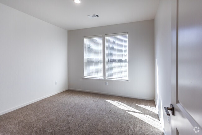 1BR, 1BA - 579SF - Bedroom