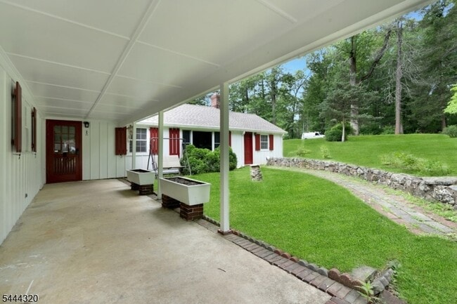 62 Gaston Rd