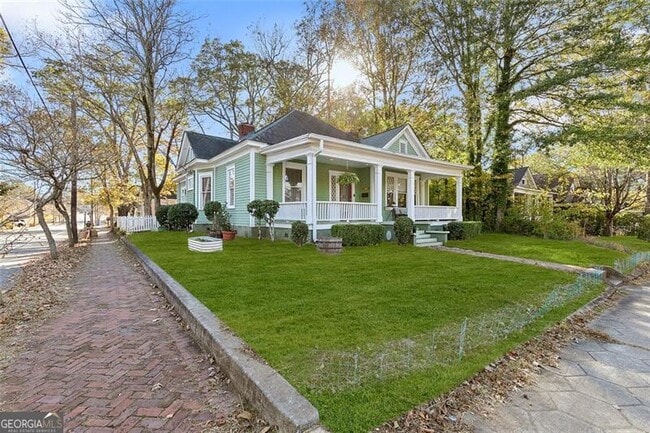 Photo - 1092 Oak St SW