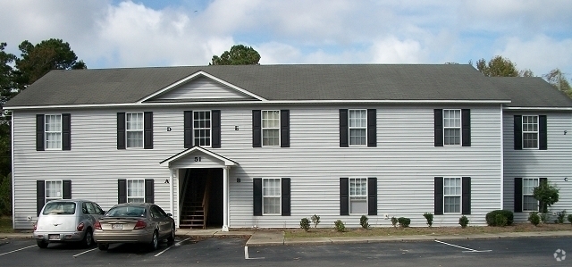 Building Photo - 2 Bedroom, 1 bath apartment downstairs unit