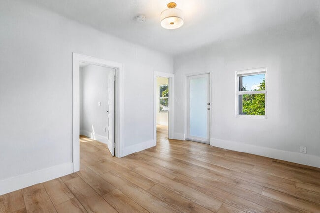 Photo - 414 33rd St Unit 201