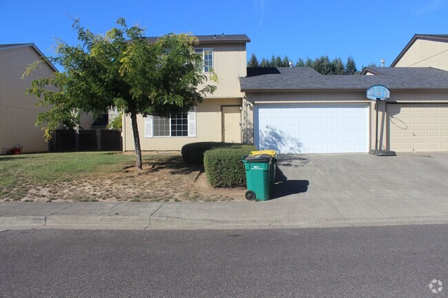 Building Photo - 3 br, 2.5 ba home in quiet Scappoose neigh...