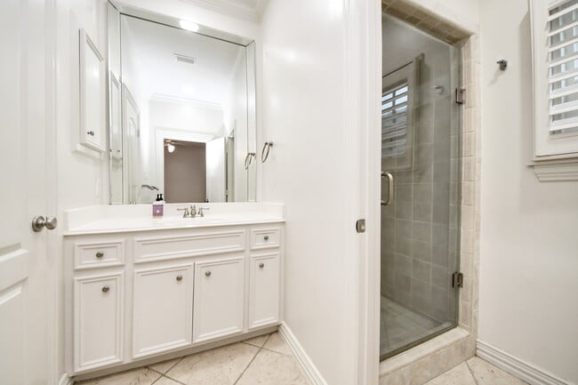 Photo - 1912 Greenwich Pl Dr