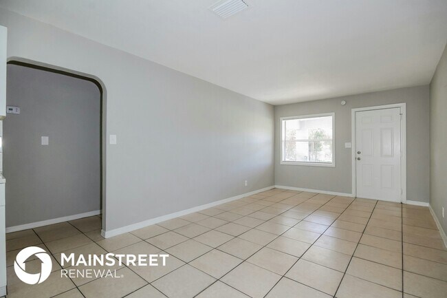 Photo - 1817 E Knollwood St House
