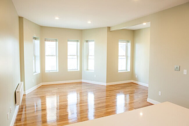 Building Photo - 303 Dudley St Rental