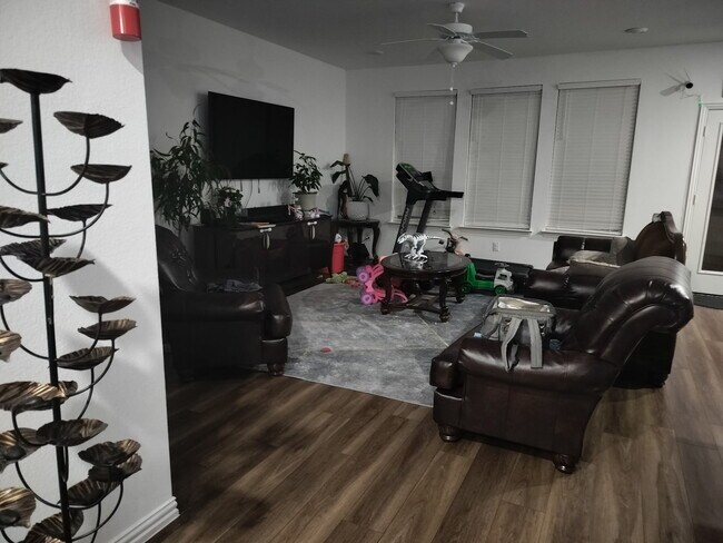 Photo - 505 Virginia Way