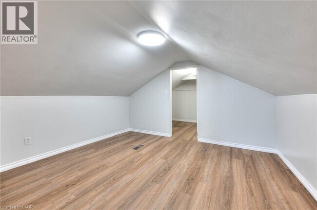 Photo - 839 Stirling Ave S