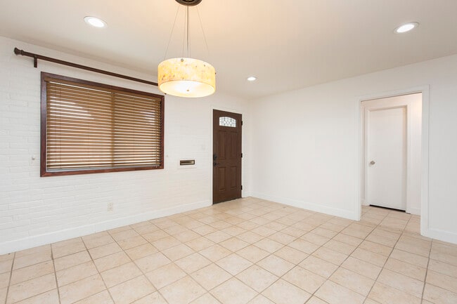 Photo - 608 W Jonquil Ave