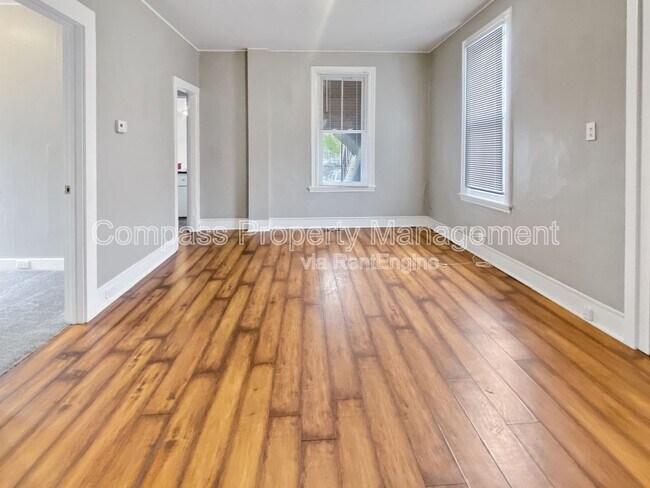 Building Photo - 209 Seward Ave NW Unit 1 Rental