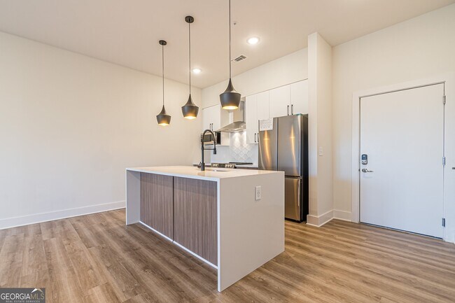 112 Rogers St NE Unit 601