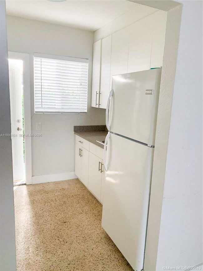 Photo - 805 81st St Unidad 2