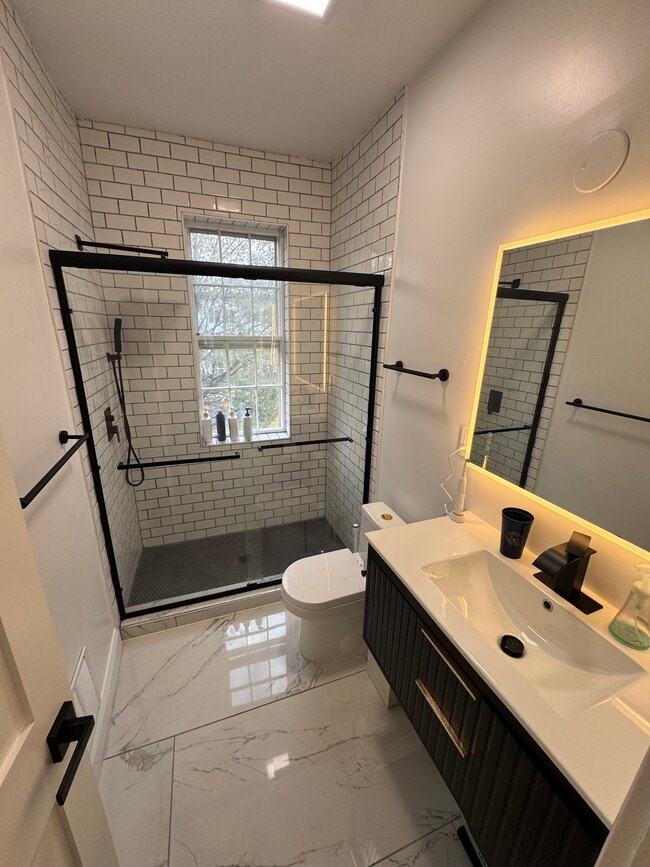 Photo - 208 9th St NE