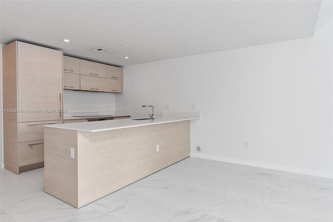 Photo - 1300 S Miami Ave Unidad 3211