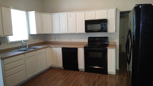Photo - 207 W 4th St