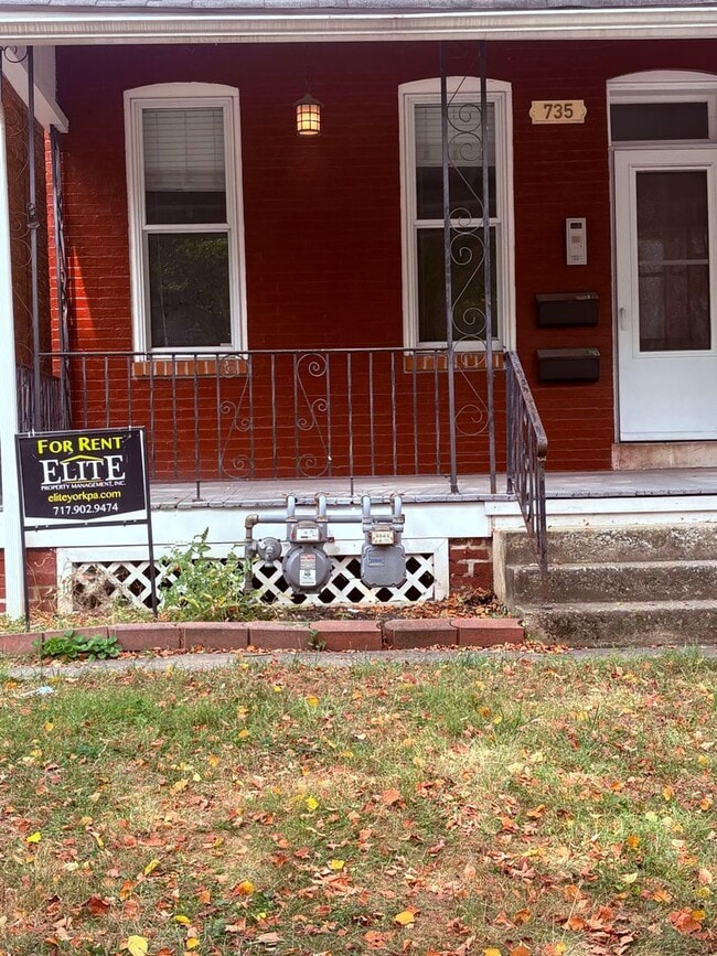 Building Photo - Spacious 1st Floor 1 Bedroom, Garage, Laun... Rental