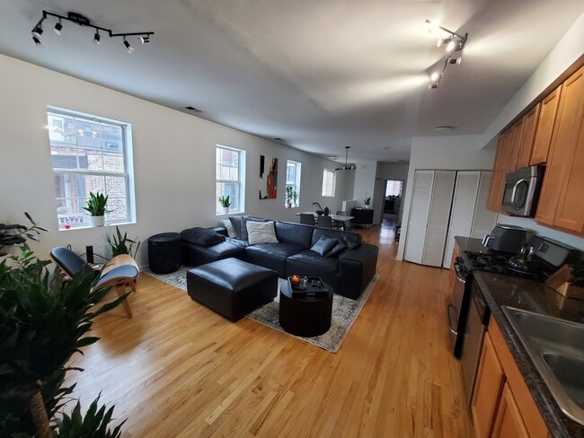 Photo - 2014 W Superior St