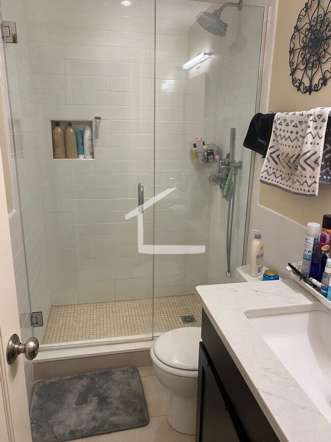 Photo - Huge 1 bed in Kenmore