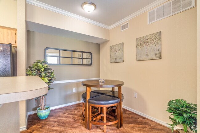 1BR, 1BA - 620SF