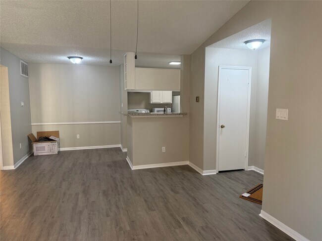 Photo - 2121 Hepburn St Unit 616