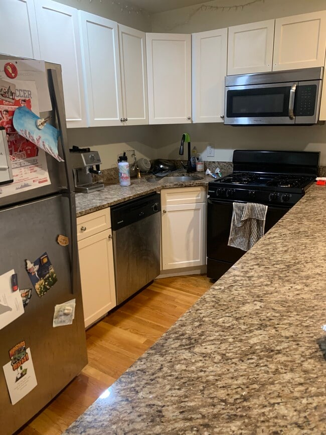 Building Photo - 328 Saint Paul St Unit 4