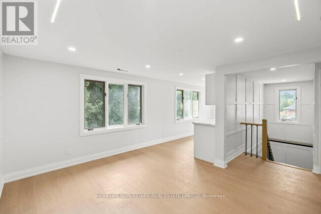 Photo - 855 Garth St