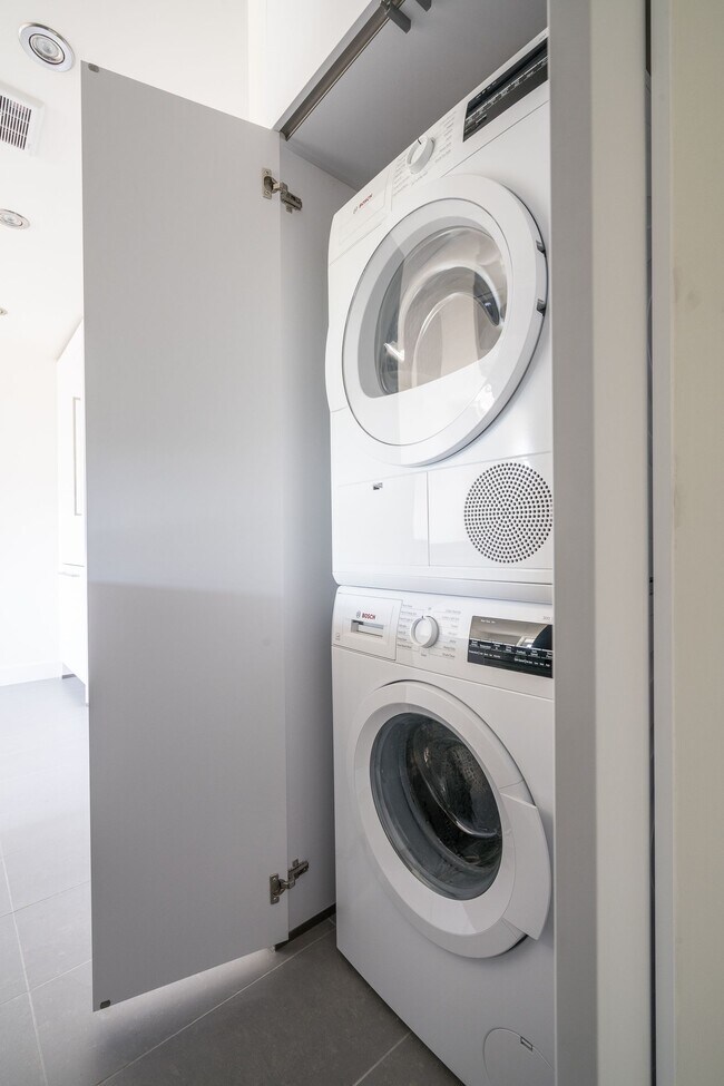 Photo - 230 Oak St Unit 1012