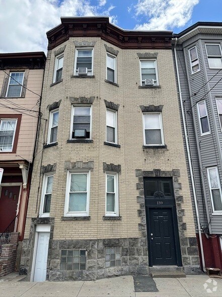 Building Photo - 139 London St Unit 1 Rental