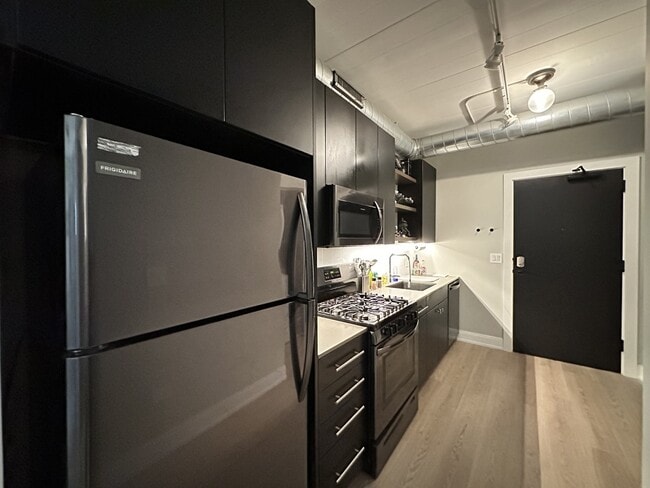941 W Belmont Ave Unit 604