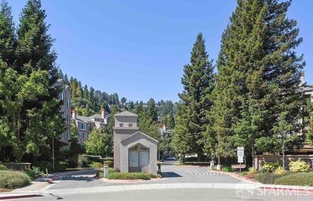 Photo - 220 Caldecott Ln