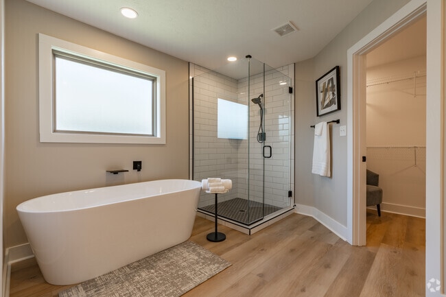 2BR, 2BA - 1395SF - Primary Bathroom