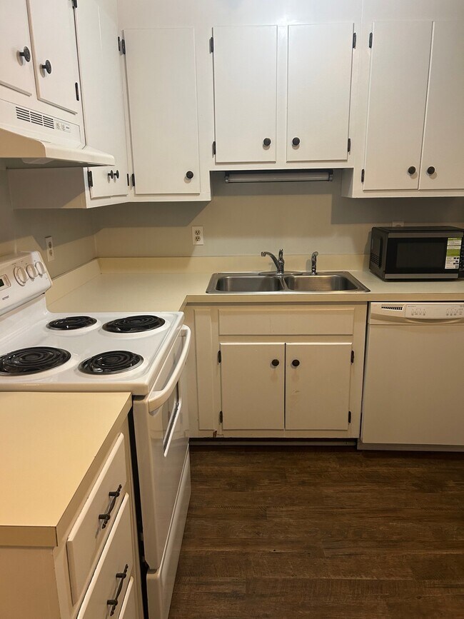 135 Hatton Ln Unit 1