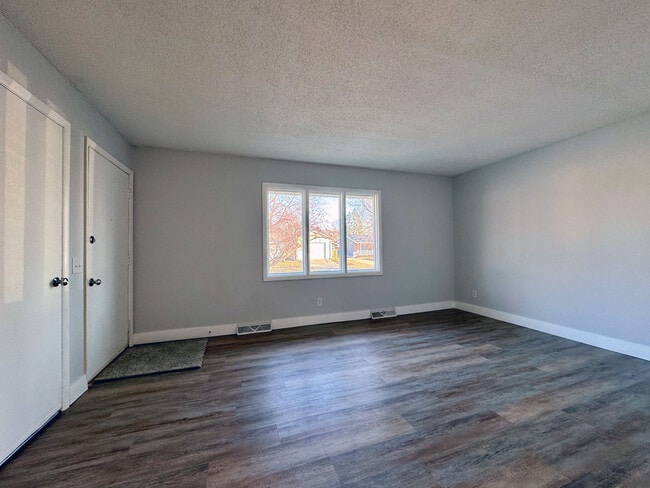 Photo - 2437 Delaware Dr
