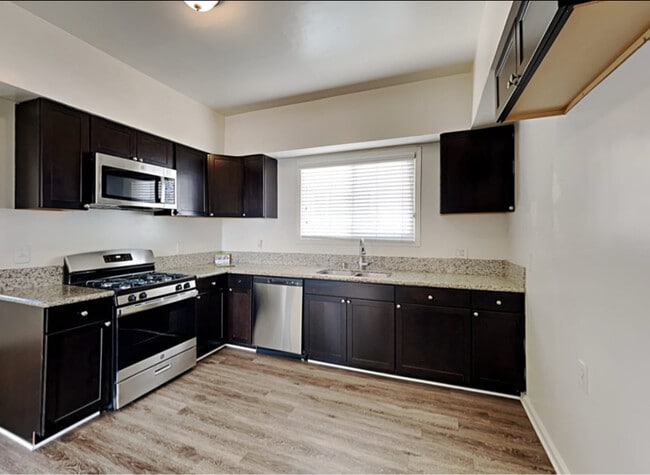 Photo - 655 Waverly Dr