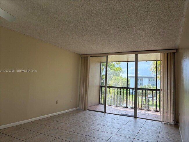 Photo - 10865 SW 112th Ave Unit 313