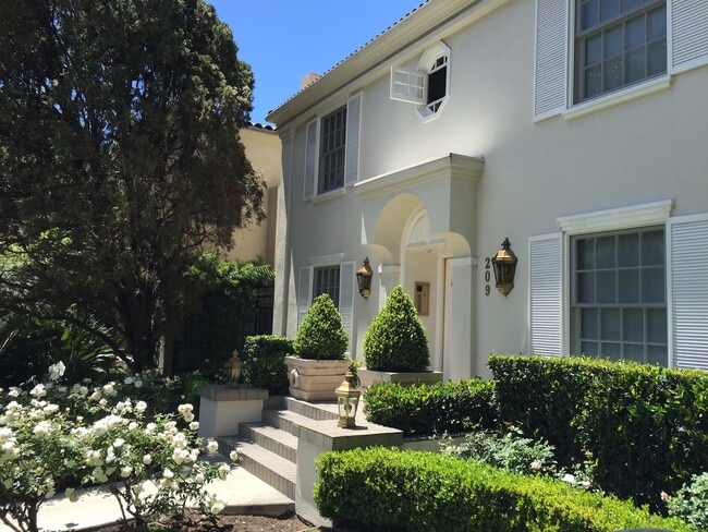 Photo - 209 S Hamilton Dr Unit 209