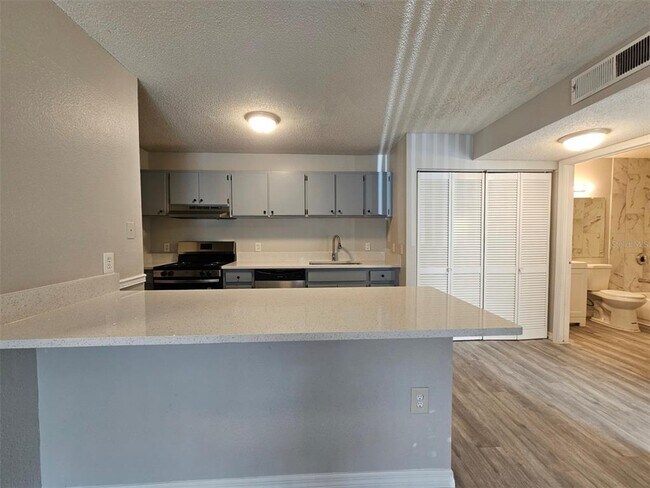 9481 Highland Oak Dr Unit 303