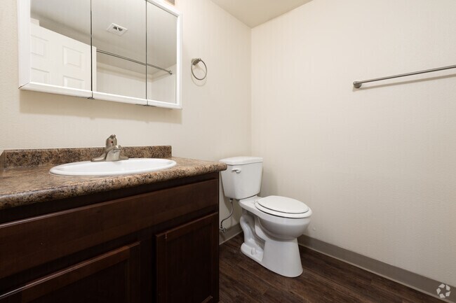 2BR, 2BA - 1050SF