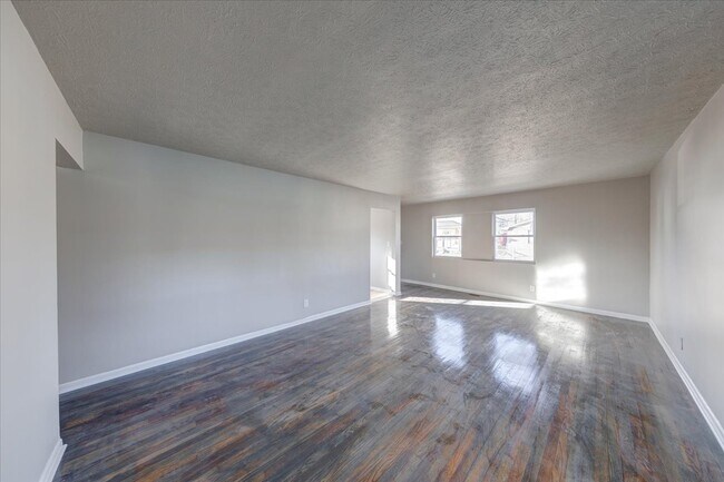 Photo - 1367 W Pruitt St