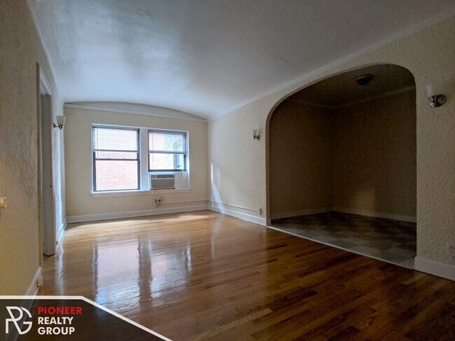 Building Photo - 536 W Arlington Pl Unit 108