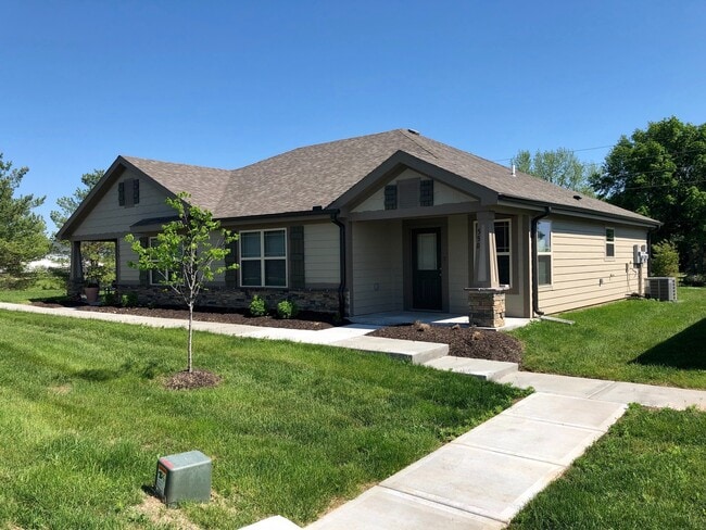 Newer 2 Bed 2 Car Attached Villa in Blue S... - Newer 2 Bed 2 Car Attached Villa in Blue S... House