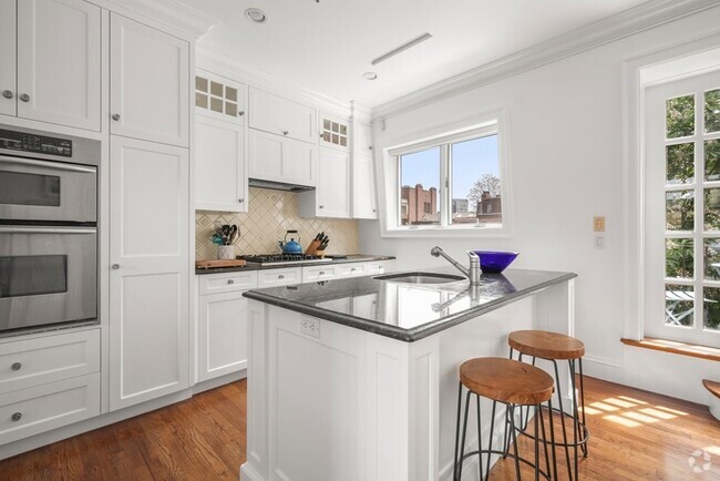 Building Photo - 98 Chestnut St Unit 1 Rental