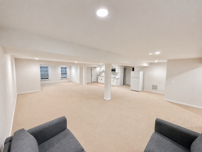 Photo - 7412 Pensacola Pl Unidad Modern Spacious Basement
