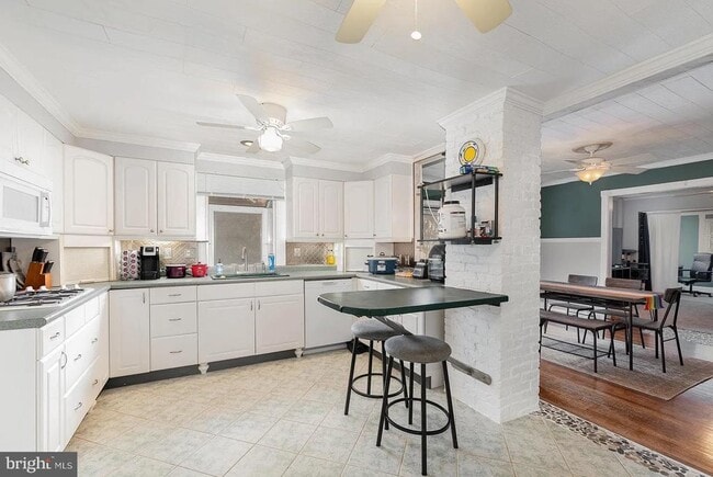 10 Gibbons Blvd