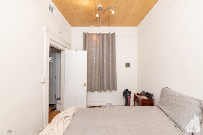 Building Photo - 2 br, 1 bath Condo - 3336 N Sheffield Ave